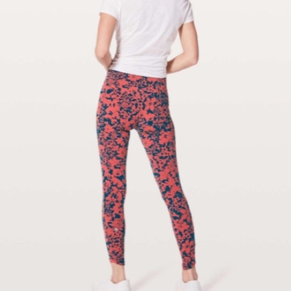 Lululemon Final Lap Crop *23 sz 6 Floral Efflorescent Dark Canyon Onyx Blue - Picture 2 of 12